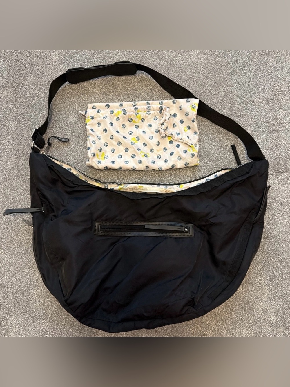 Lululemon Resolution Black Expandable Gym Carry All Hobo Bag